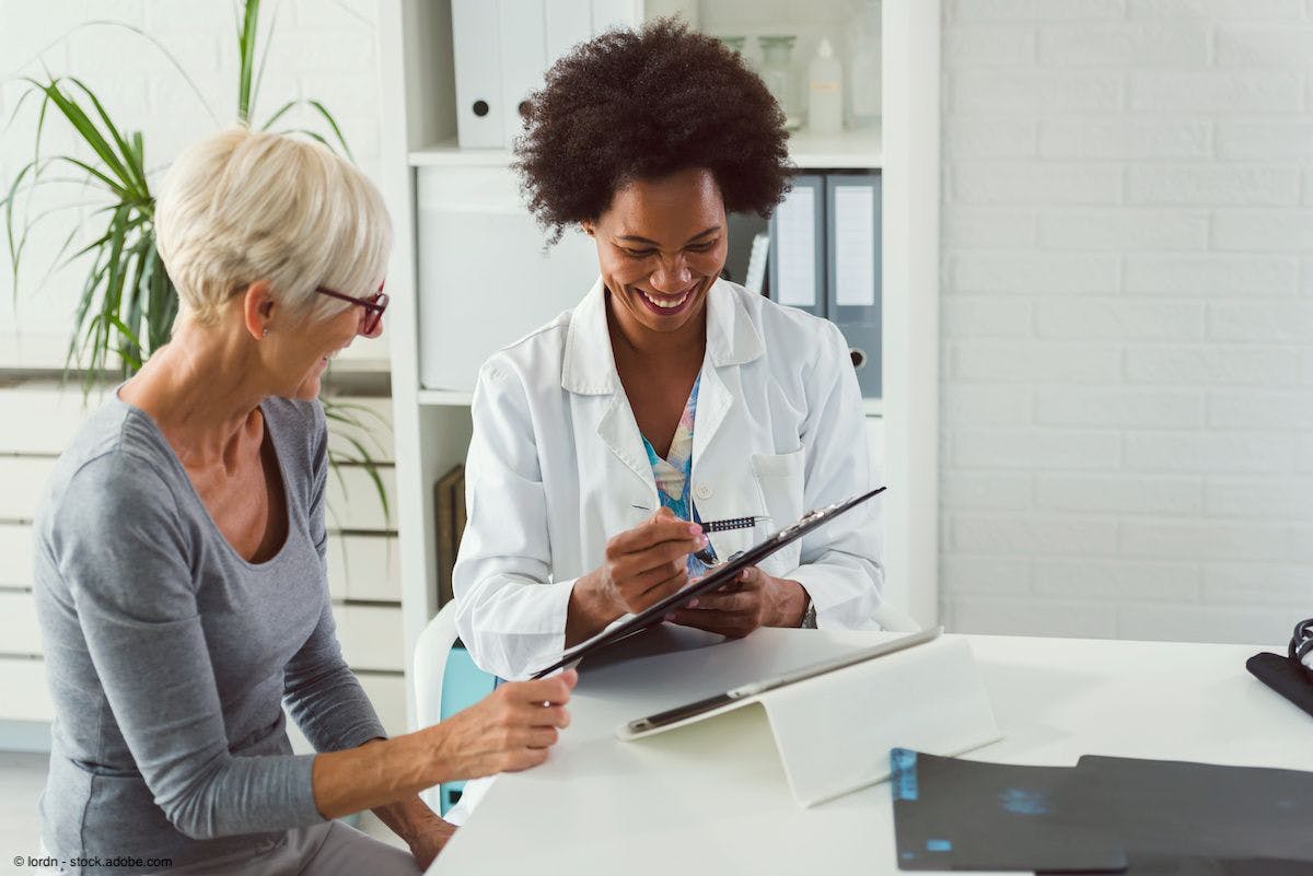 Female doctor talks with elderly female patient | Image Credit: © lordn - stock.adobe.com